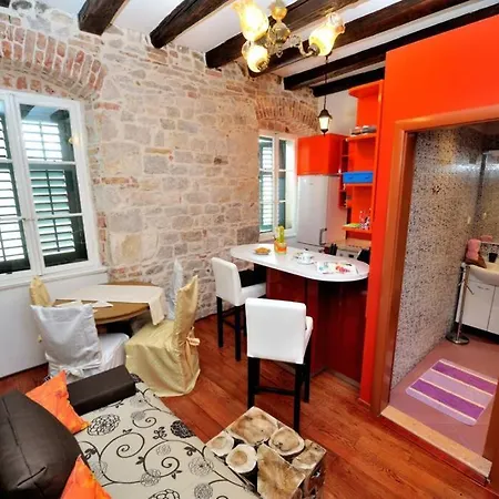 Apartment Charming Stone In The Heart Of